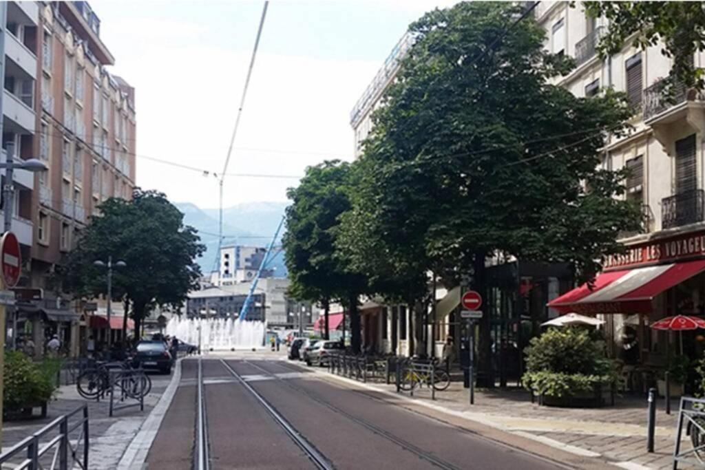 Joli 2 Pieces En Centre Ville , Gare A 50 Metres Grenoble Exterior foto